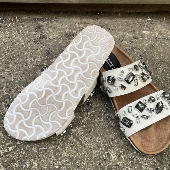 Jewelled sandals! - Picture 2 of 3